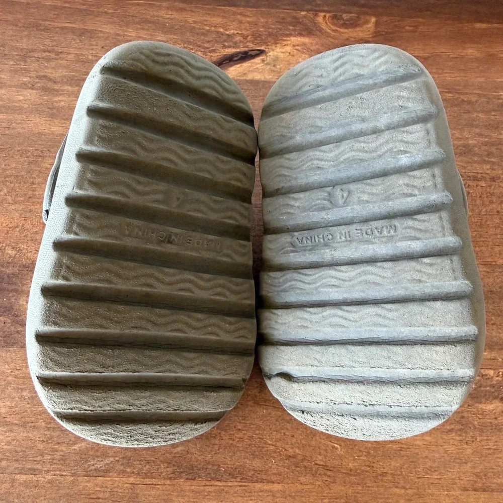 Koala Kids Clogs Olive Green Slip On Sandals Size 4 Lightweight Casual Shoes